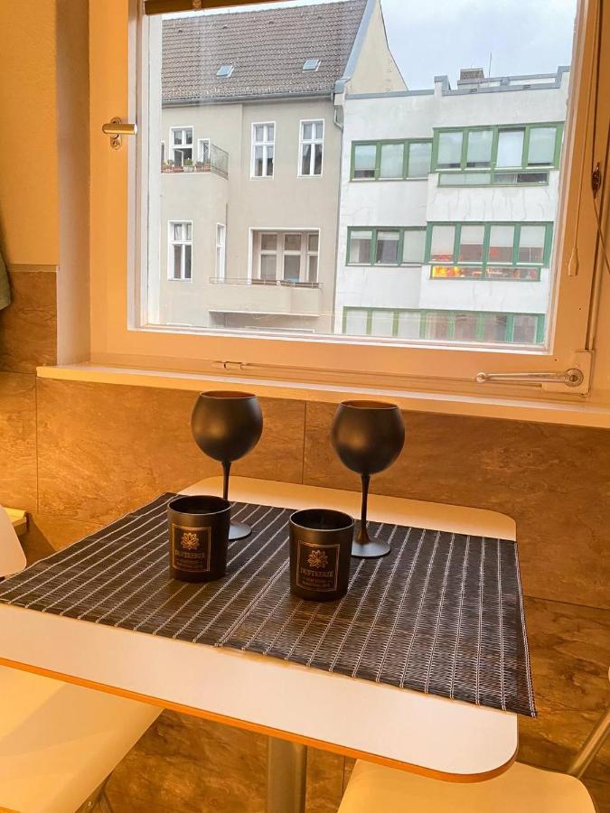Cozy Modern Apartment With Small Balcony In The Heart Of Berlijn Buitenkant foto